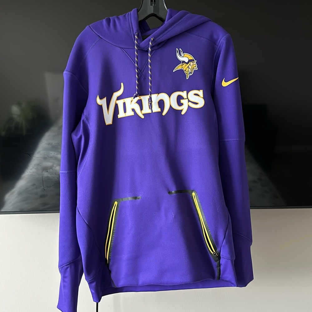 Nike Minnesota Vikings Hoodie in a Men’s size Small.  GREAT condition!